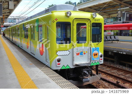 鳥羽駅に停車中の観光列車「つどい」(三重県鳥羽市) 鳥羽駅に停車中の観光列車「つどい」(三重県鳥羽市) 141875969
