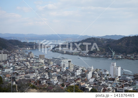 広島県尾道市の街並みと尾道水道を望む風景 広島県尾道市の街並みと尾道水道を望む風景 141876465