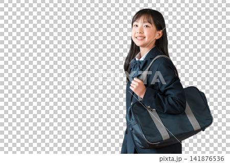 スクールバックを持つ制服姿の小学生,中学生,高校生の女子生徒 スクールバックを持つ制服姿の小学生,中学生,高校生の女子生徒 141876536