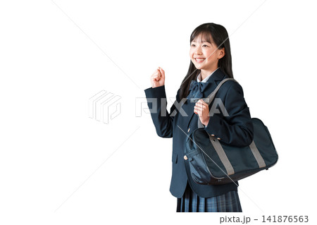 ガッツポーズをするブレザー姿の小学生,中学生,高校生の女子生徒 141876563