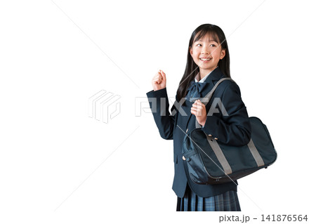 ガッツポーズをするブレザー姿の小学生,中学生,高校生の女子生徒 141876564