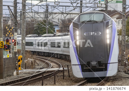 中央線を走るE353系特急電車 141876674
