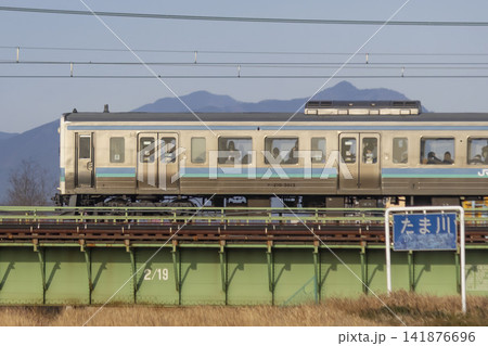 多摩川を渡る中央線の211系電車 多摩川を渡る中央線の211系電車 141876696