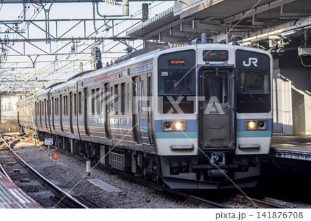 立川駅に入る211系電車 立川駅に入る211系電車 141876708