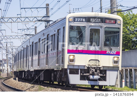 日野市を走る京王線の電車 日野市を走る京王線の電車 141876894