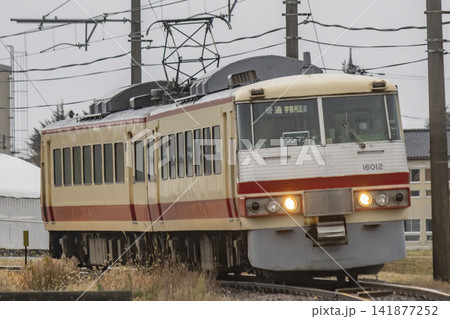 富山地方鉄道を走る16010形電車 富山地方鉄道を走る16010形電車 141877252