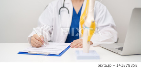 Doctor with Human Knee joint anatomy model. Osteoarthritis, Patellofemoral Pain Syndrome, Patellar Tendinitis, ACL, Anterior Cruciate Ligament, PCL, Posterior, MCL, Medial Collateral, LCL and Lateral Doctor with Human Knee joint anatomy model. Osteoarthritis, Patellofemoral Pain Syndrome, Patellar Tendinitis, ACL, Anterior Cruciate Ligament, PCL, Posterior, MCL, Medial Collateral, LCL and Lateral 141878858