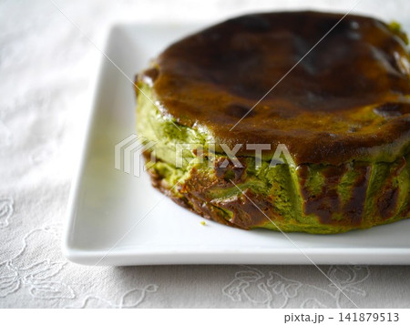 抹茶バスクチーズケーキ ホール 抹茶バスクチーズケーキ ホール 141879513
