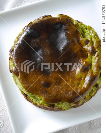 抹茶バスクチーズケーキ ホールケーキ 抹茶バスクチーズケーキ ホールケーキ 141879798