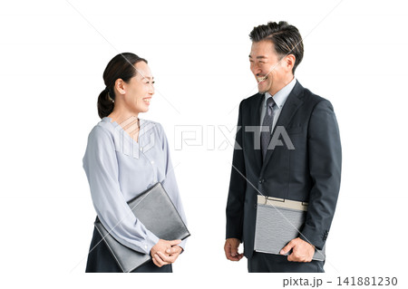 学校や学習塾で働く教員,教師の男女(高校,中学校) 学校や学習塾で働く教員,教師の男女(高校,中学校) 141881230