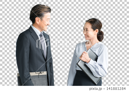 学校や学習塾で働く教員,教師の男女(高校,中学校) 学校や学習塾で働く教員,教師の男女(高校,中学校) 141881284