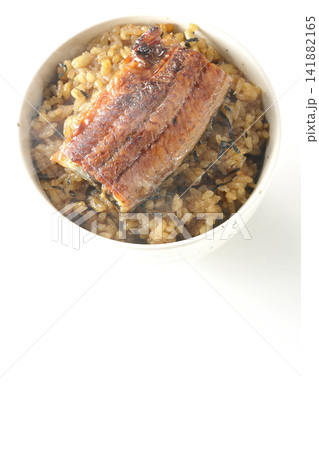 熱々ミニ鰻丼を白背景で単品撮影 熱々ミニ鰻丼を白背景で単品撮影 141882165