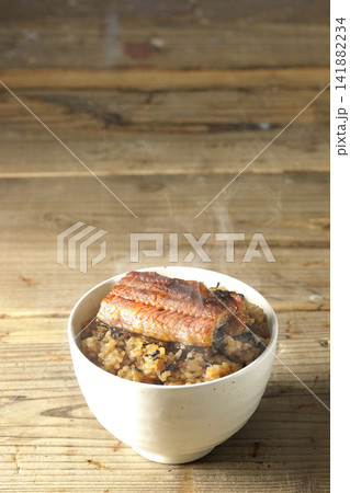 熱々のミニ鰻丼の単品撮影 熱々のミニ鰻丼の単品撮影 141882234