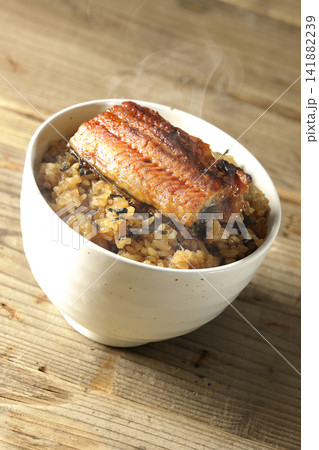 熱々のミニ鰻丼の単品撮影 熱々のミニ鰻丼の単品撮影 141882239