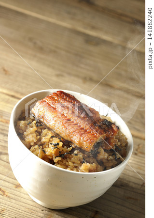 熱々のミニ鰻丼の単品撮影 熱々のミニ鰻丼の単品撮影 141882240