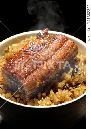 熱々のミニ鰻丼の単品撮影 熱々のミニ鰻丼の単品撮影 141882290
