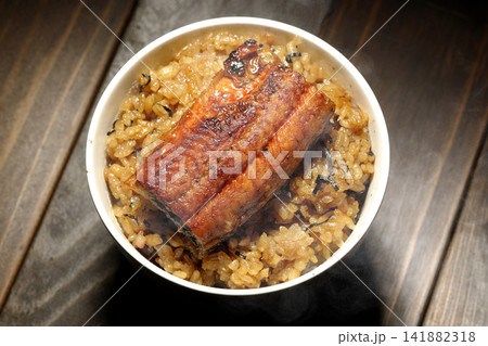 熱々のミニ鰻丼の単品撮影 141882318