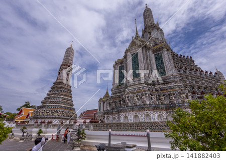 The central prang in Wat Arun Ratchawararam or The Temple of Dawn The central prang in Wat Arun Ratchawararam or The Temple of Dawn 141882403