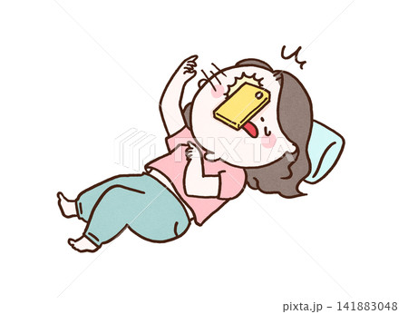 仰向けでスマホを操作中に手を滑らせて顔面に落とす女性(あるある) 仰向けでスマホを操作中に手を滑らせて顔面に落とす女性(あるある) 141883048