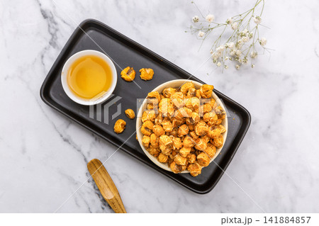 deep yellow golden corn kernel popcorn crunchy savory snack 141884857