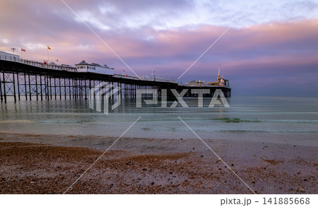 Brighton Pier at dawn. 141885668