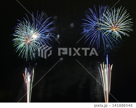 夏の夜空を彩る花火 夏の夜空を彩る花火 141886548