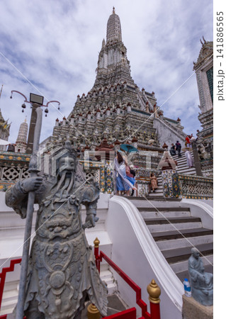 The central prang in Wat Arun Ratchawararam or The Temple of Dawn The central prang in Wat Arun Ratchawararam or The Temple of Dawn 141886565
