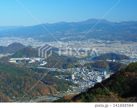 伊豆・葛城山から望む伊豆長岡温泉と箱根の遠望 伊豆・葛城山から望む伊豆長岡温泉と箱根の遠望 141888564