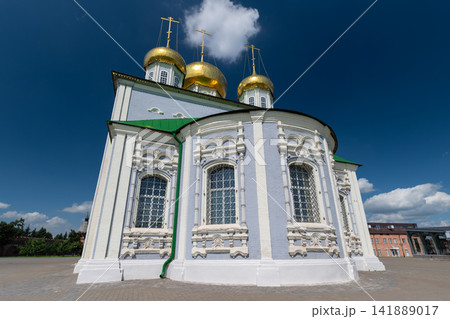 Majestic architecture of the Cathedral of the Assumption in Tula capturing golden domes under a clear blue sky Majestic architecture of the Cathedral of the Assumption in Tula capturing golden domes under a clear blue sky 141889017