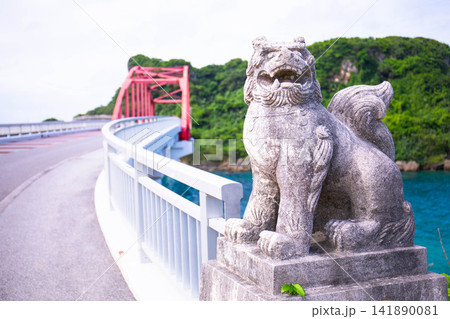 青い海とシーサー 青い海とシーサー 141890081