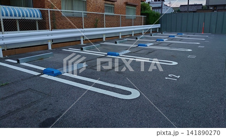 空いているパーキングの車線 空いているパーキングの車線 141890270