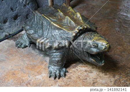 Intricate Alligator Snapping Turtle Statue with Textured Shell Intricate Alligator Snapping Turtle Statue with Textured Shell 141892141