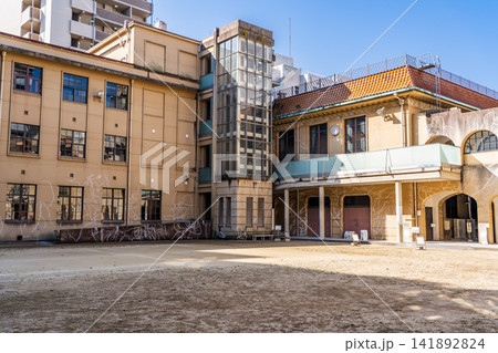京都 室町通の都市風景(明倫学区に残したい建物)京都市立明倫小学校校舎(廃校)旧下京第三番組小学校 京都 室町通の都市風景(明倫学区に残したい建物)京都市立明倫小学校校舎(廃校)旧下京第三番組小学校 141892824
