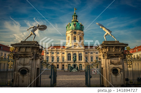 Charlottenburg Palace Baroque Facade and Statues in Berlin Charlottenburg Palace Baroque Facade and Statues in Berlin 141894727