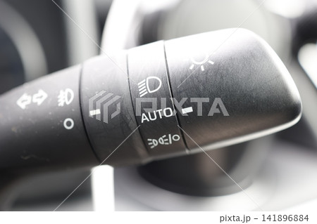 車のオートライト。ライトスイッチのAUTO機能設定。ヘッドライト制御 車のオートライト。ライトスイッチのAUTO機能設定。ヘッドライト制御 141896884