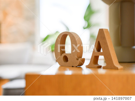 木製アルファベットのQA 木製アルファベットのQA 141897007