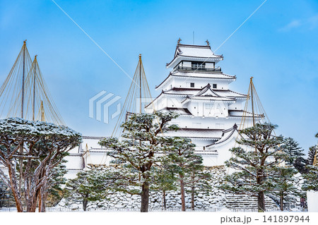 福島 鶴ヶ城 雪晴れに映える天守 福島 鶴ヶ城 雪晴れに映える天守 141897944