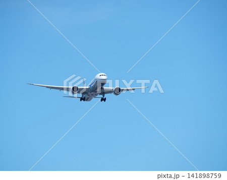 離陸した旅客機 141898759