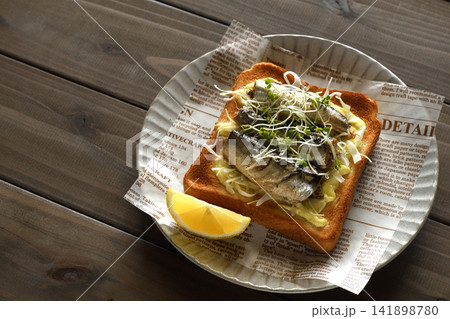 いわし缶トースト 141898780