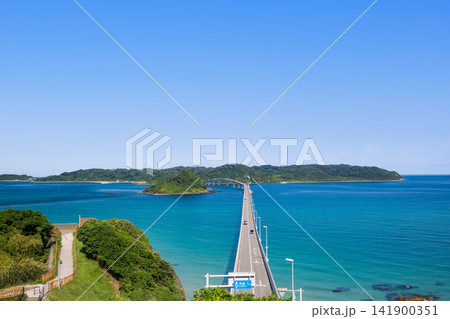 角島大橋と青い海 141900351
