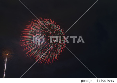 夏の花火大会 141901943