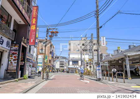東京都大田区の都市風景 武蔵新田駅前と踏切 東京都大田区の都市風景 武蔵新田駅前と踏切 141902434