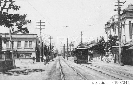 古写真　1918-1933年　福岡市の天神町通り 141902846