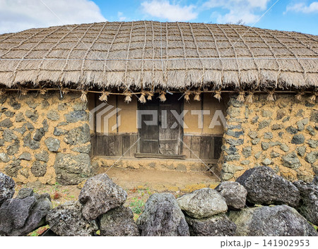 Jeju Traditional Thatched Roof House Structure and Courtyard Jeju Traditional Thatched Roof House Structure and Courtyard 141902953
