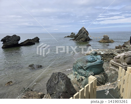 伊勢・夫婦岩周辺の海岸と岩礁 伊勢・夫婦岩周辺の海岸と岩礁 141903261