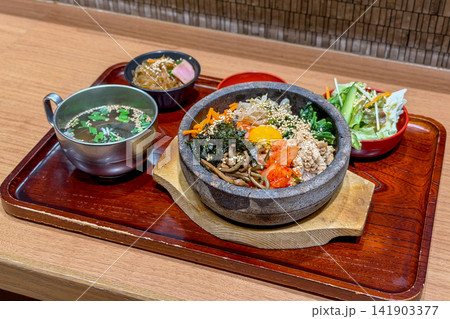 韓国料理 (石焼ビビンバ) 141903377