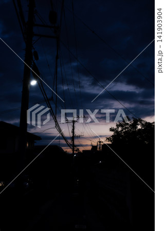 日本の地方都市の夕暮れ 141903904