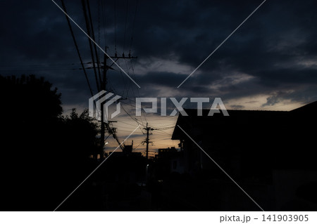 日本の地方都市の夕暮れ 日本の地方都市の夕暮れ 141903905