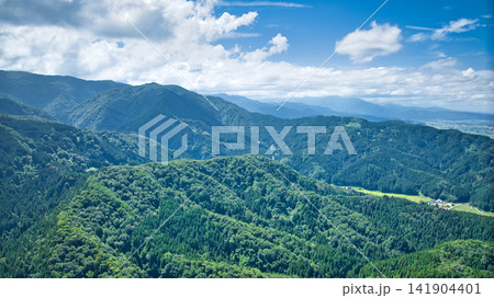 夏の富山県朝日町の笹川地区 夏の富山県朝日町の笹川地区 141904401