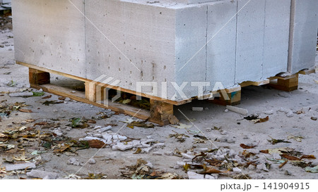 Construction.Wooden pallet with concrete blocks,ready to lay bricks Construction.Wooden pallet with concrete blocks,ready to lay bricks 141904915